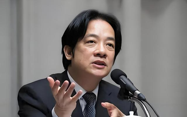 赖清德这回真是把“表面功夫”做到极致了！赖清德被曝用装甲车巡逻护己周全 前几天还