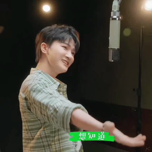 周深  周深新歌元来是这样~ 【圈宝和米说午安】从天上透下的，点点细碎的光亮，盈