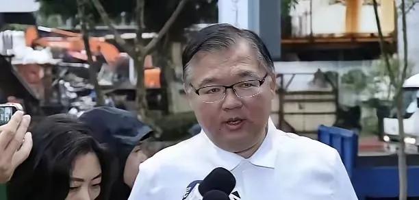 李德维现身郑丽文访陆名单，低调大佬的关键一步藏着两岸博弈的深意
 
李德维突然出