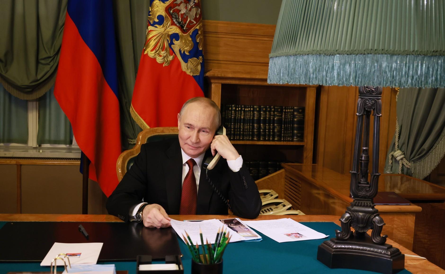 瓦洛佳小朋友  弗拉基米尔·普京与瓦尔瓦拉·斯马赫季娜通电话总统拨通了十岁女孩瓦