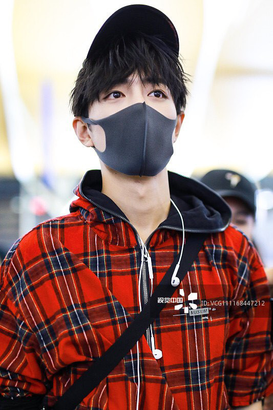 肖战这组生图绝了，眼里有光，亮晶晶的！青岛已经进入肖战频道◎肖战十日终焉