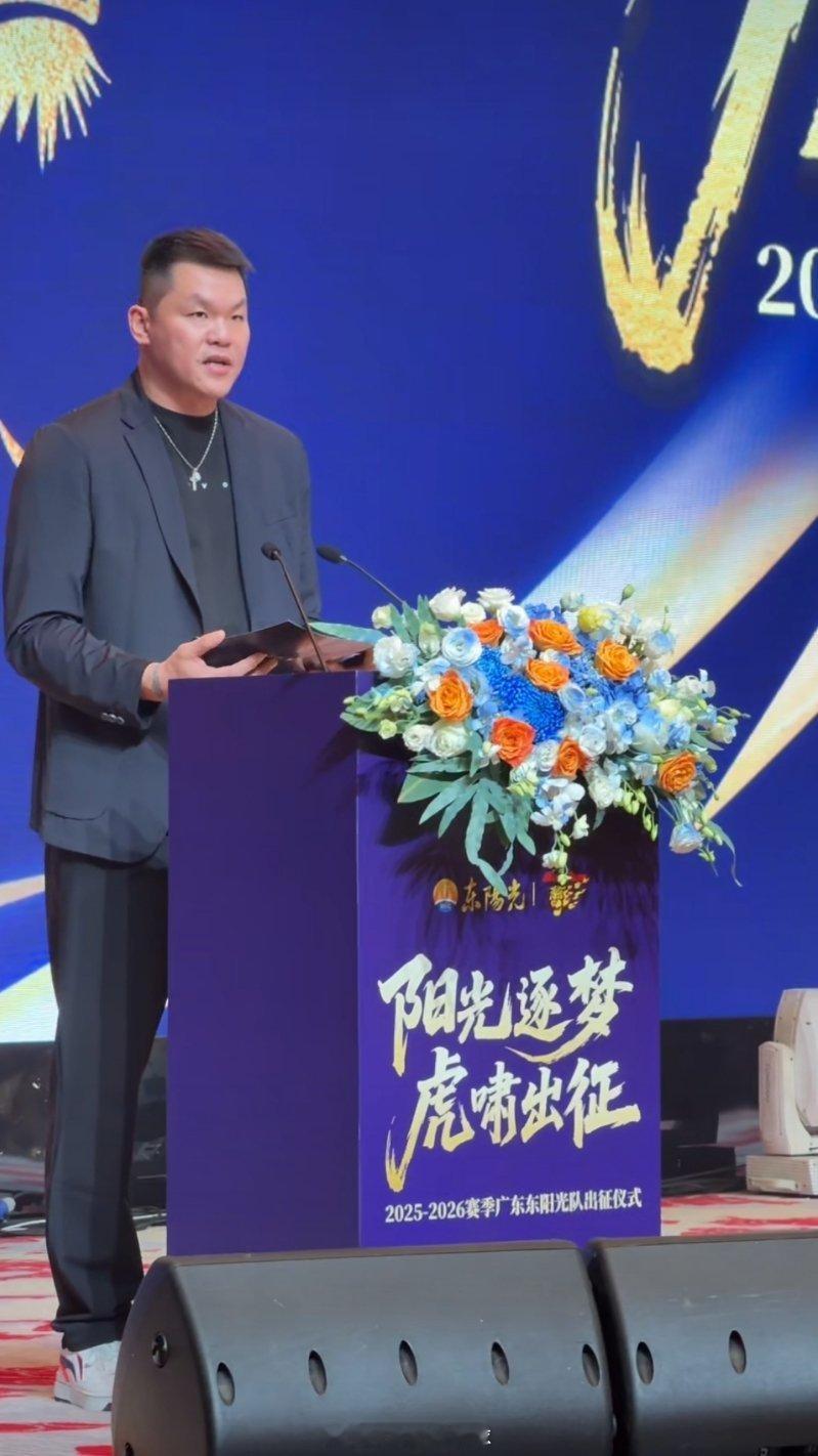 朱总：新赛季冲击球队第十二座CBA总冠军。广东宏远