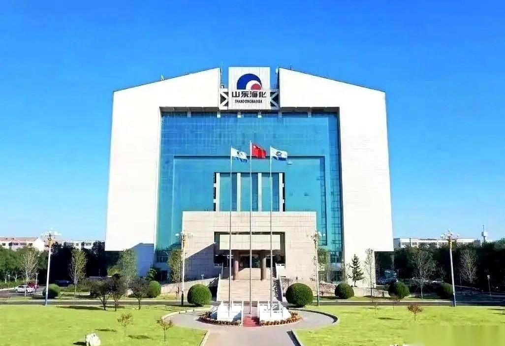 昨天还好好的一个人，今天就没了。
海化永安公司的袁师傅，走了。
听到这消息，我脑