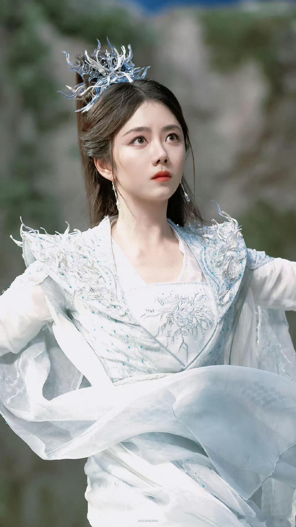 谭松韵 国产剧公主赛道来了位萌神谭松韵的小表情和语气拿捏得恰到好处，我喜欢