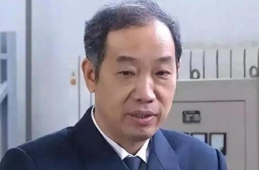 马伟明院士曾提出在青藏高原上，建一根2公里长的电磁发射轨道，经专家论证：造价太高