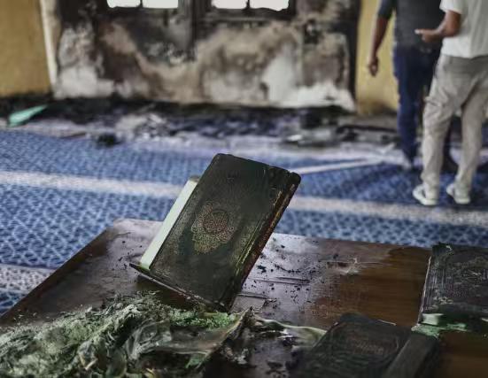 【开罗时事】以色列总理府13日表示，在巴勒斯坦自治区加沙被伊斯兰组织哈马斯逮捕的