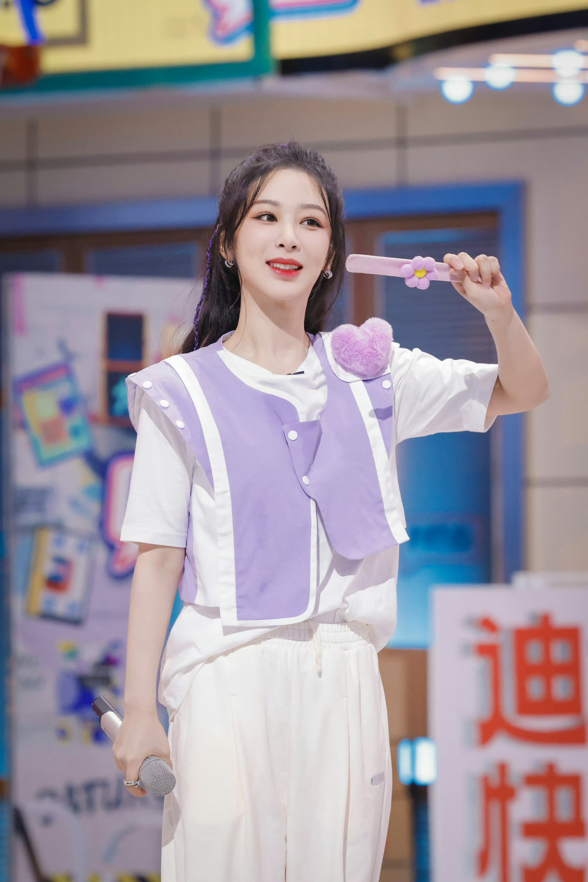 #杨紫[超话]#💜#1106陪杨紫浪漫环游# 早起，看一下综艺紫可可爱爱甜妹来