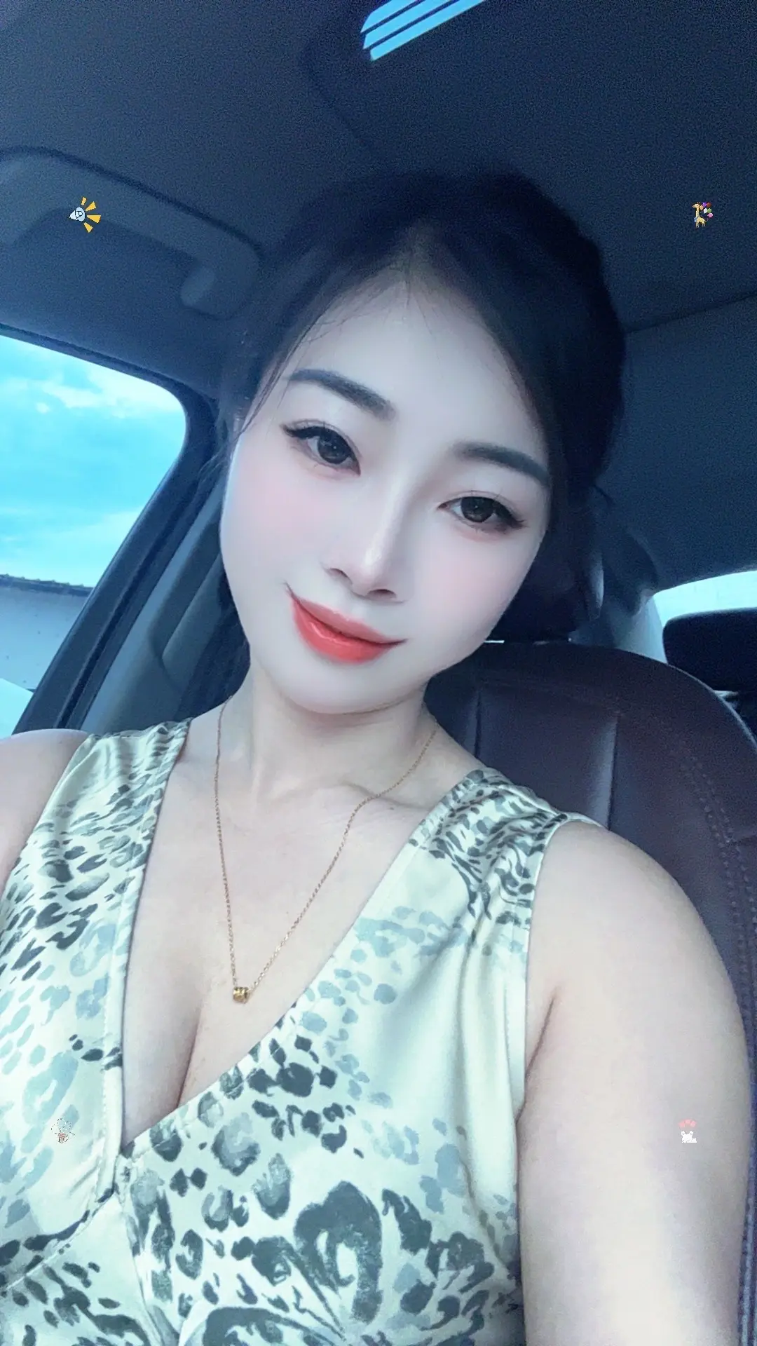 能自己扛，就别声张，做个勇敢的女人！曾经渴望被遮风挡雨，最后却学会了自己撑伞