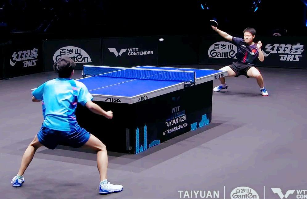 我去！李天阳和樊振东什么关系？
怎么打球时东里东气的？

特别是他那逆旋转发球，