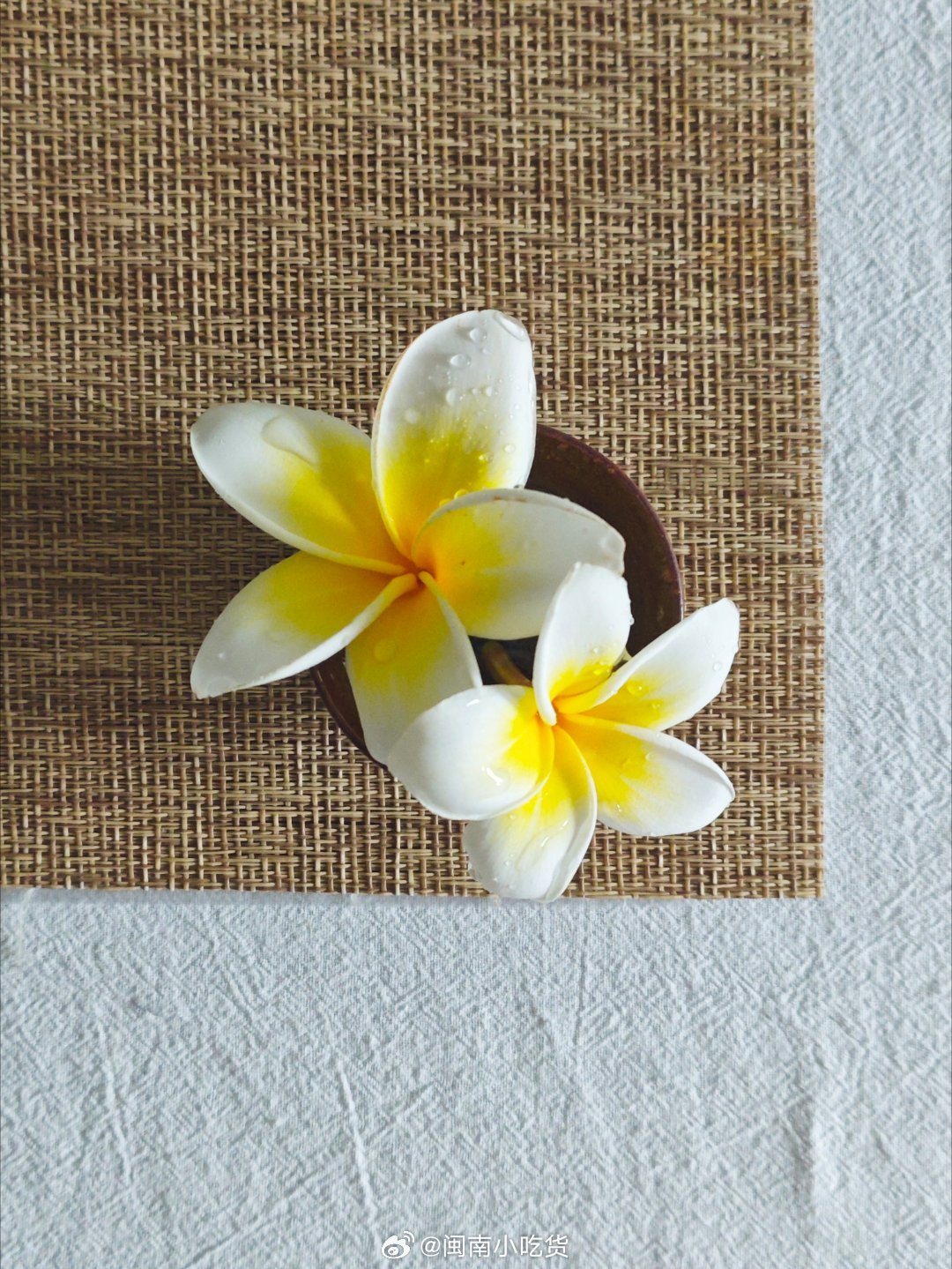 微博上面好多人都已经不再使用这个账号了。所以有的时候粉丝数还在，或者那个好友的账