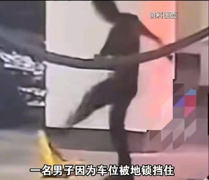 身份不是特权！两起车位纠纷接连曝光，公职人员更该守好规矩。
 
长沙女干部霸占私