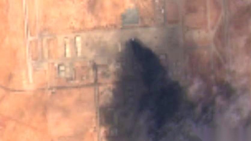 凌晨，阿曼湾海面，一艘美军支援舰的信号，突然就没了。
紧接着，雷达屏幕上，两架美