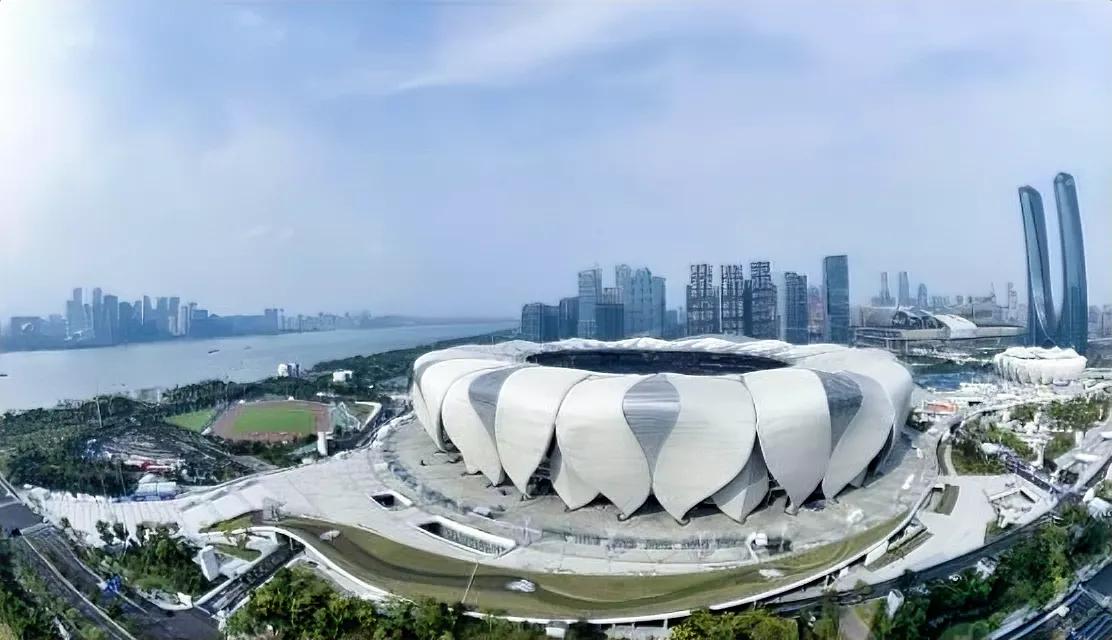 出席杭州亚运会的外国领导人如下：
1、叙利亚总统巴沙尔
2、尼泊尔总理普昌拉达
