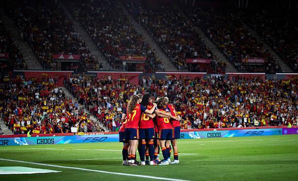西班牙6-1戰勝冰島，以小組第一名，順利獲得2027年巴西世界杯的入場券❤️💛