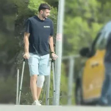 胡安-加西亚昨天出院了前往甘伯城看球队友。巴萨欧冠联赛热点现场 ​​​