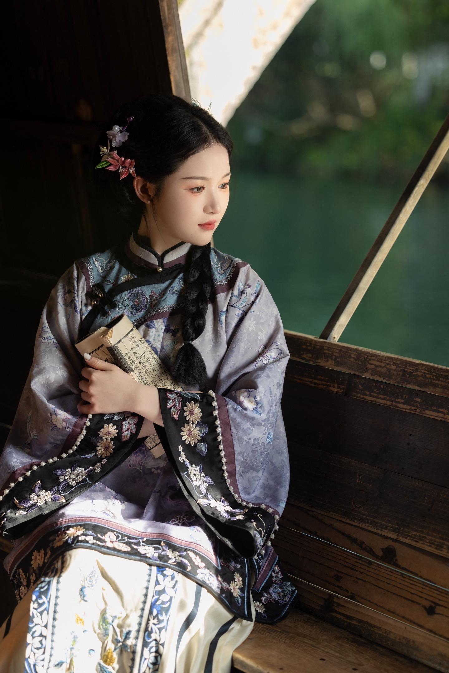 乌镇里 忆江南 恰逢春日。又是被我家客妹美到的一天