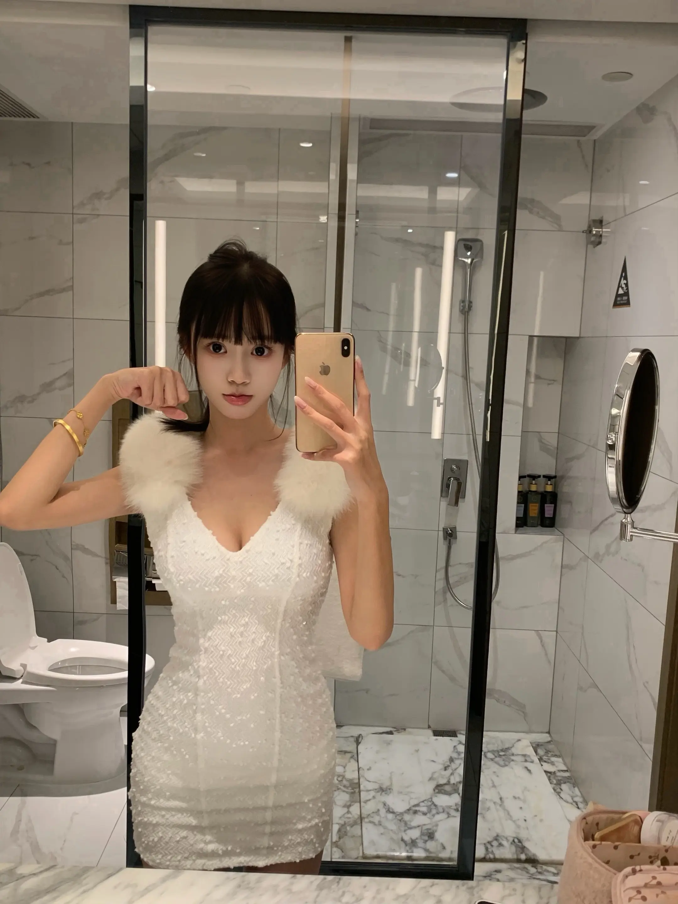 方圆十里 肌肉男躲好