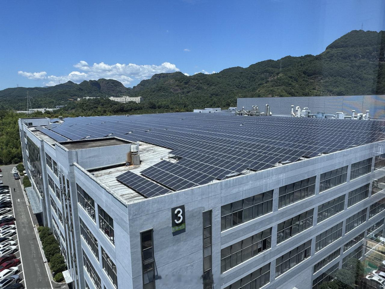 宁波分布式光伏装机量跻身全国首位 8月12日，随着前湾新区宁波科学中学1038千