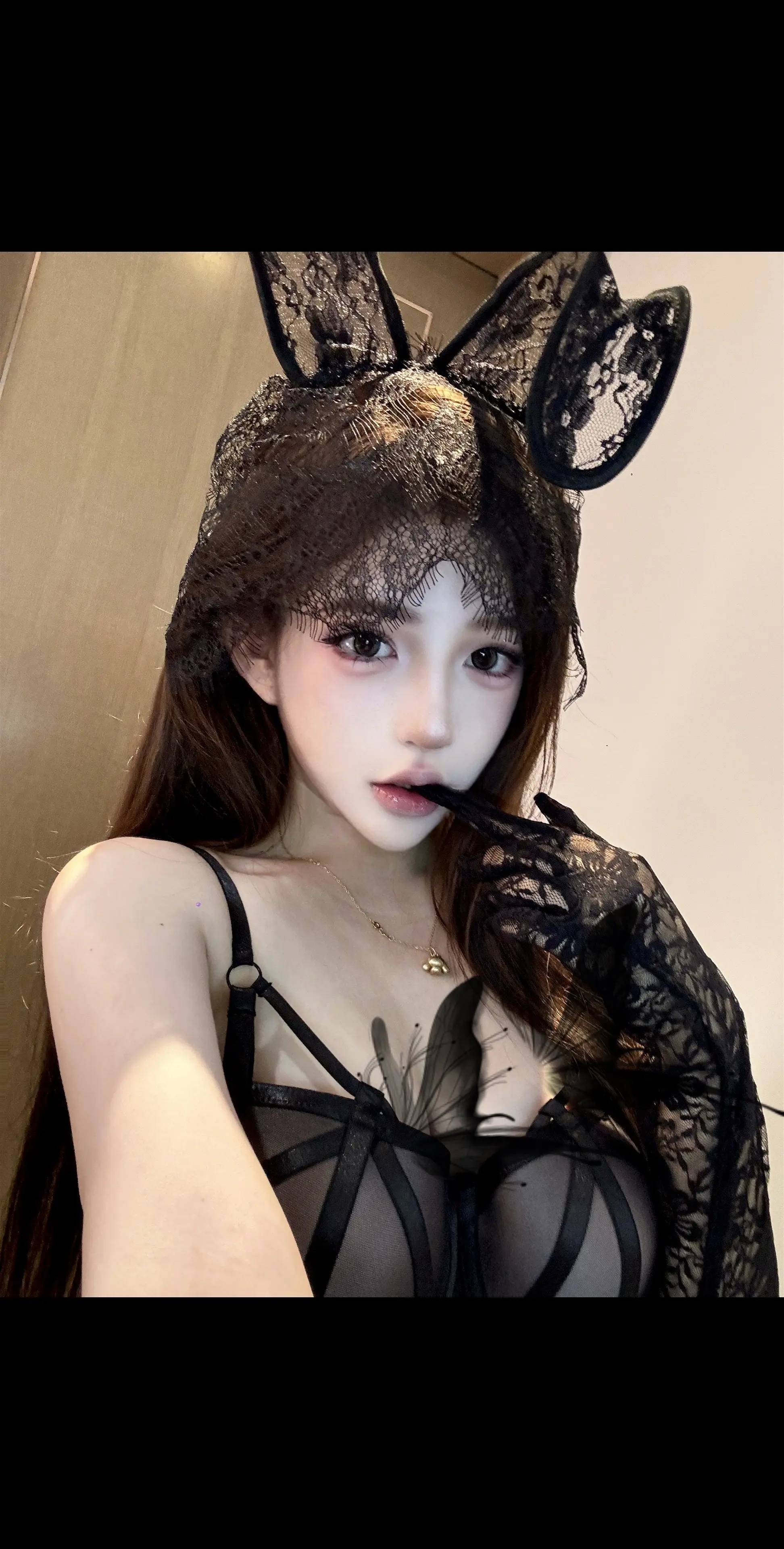 蒙上眼睛的乐趣在于不知道下一个巴掌会落在哪里 对吗