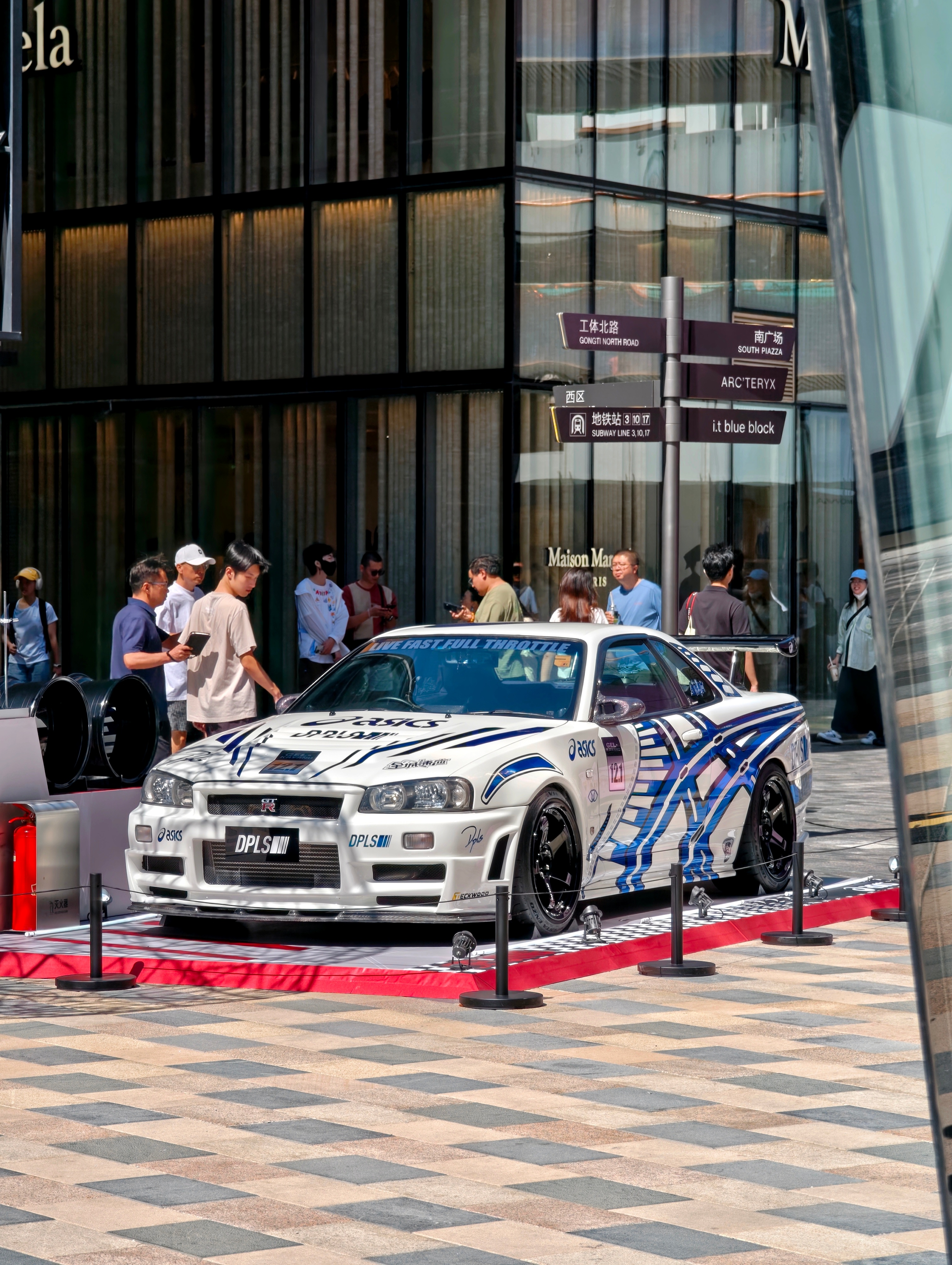来三里屯又遇到一台R34[哆啦A梦吃惊] ​​​