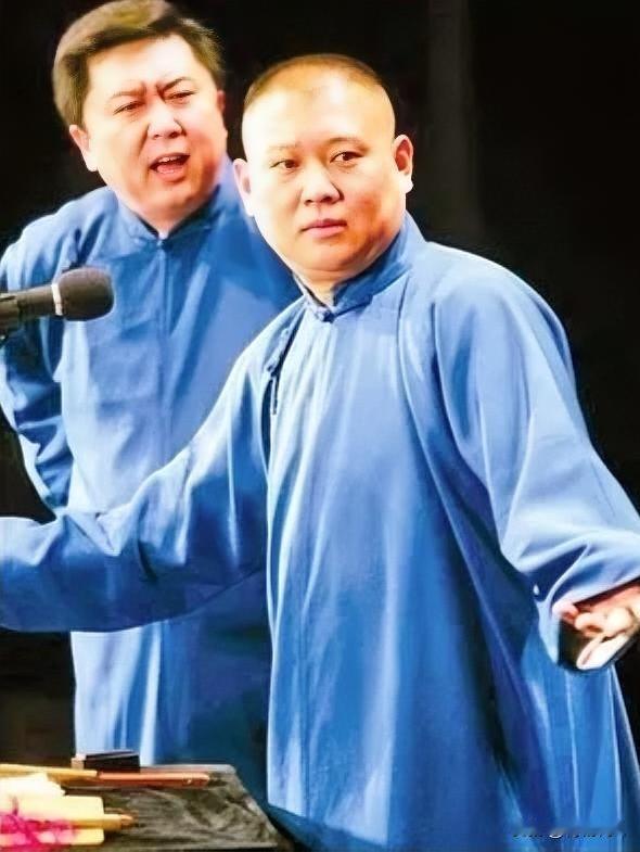 其实，抛开改歌词这件事，老郭的台风还算凑和 ，诠释、诙谐、讽刺，都拿捏得恰到好处