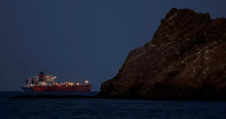 美国输不起的博弈！霍尔木兹易主，美元霸权或将彻底动摇