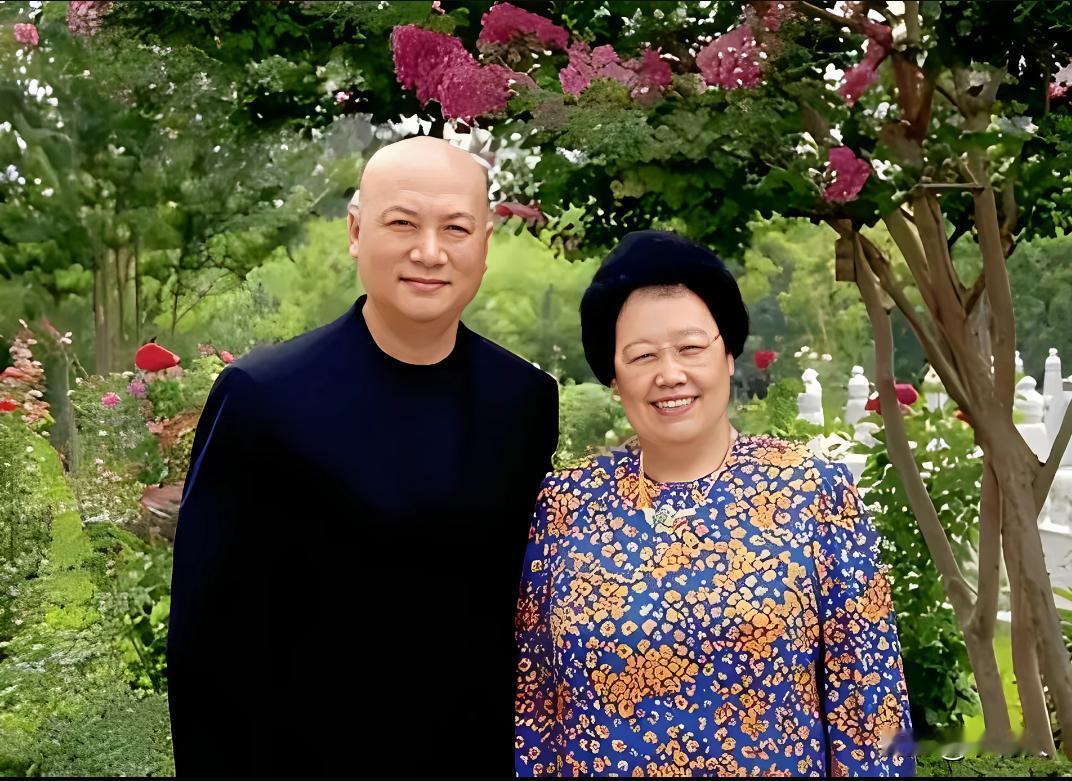 别再幻想嫁富婆了，迟重瑞就是活生生的例子。

现在的年轻小伙子都不想努力了，想找