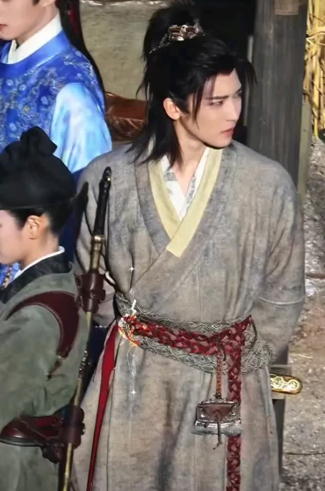 侯明昊碧血蝉粗布麻衣造型侯明昊粗布麻衣路透侯明昊碧血蝉粗布麻衣造型，帅的，绝了绝