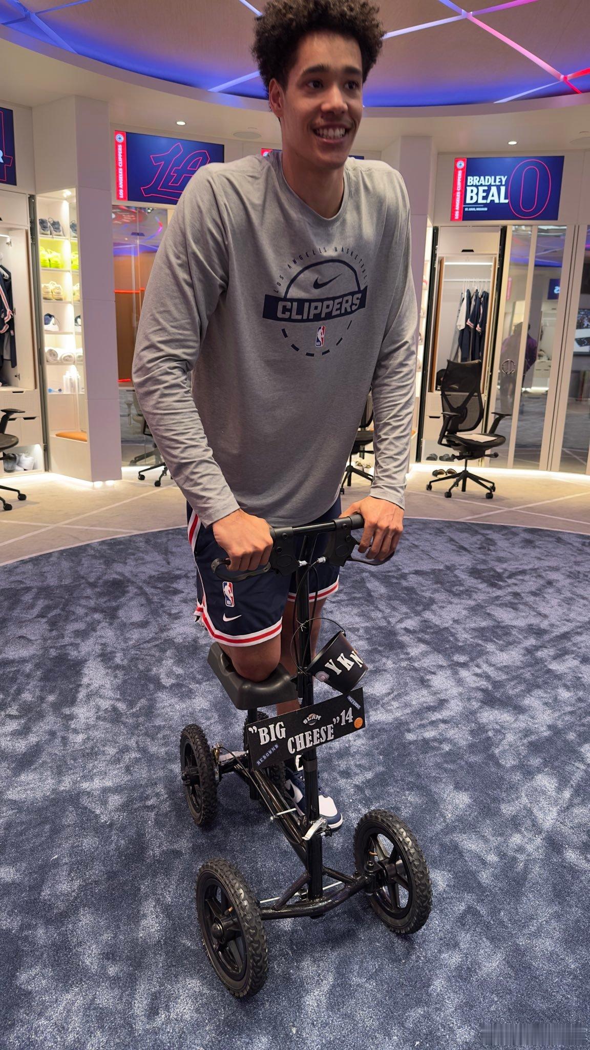 你你你尼德豪泽已经归队永远充满笑容的大男孩！！！ 