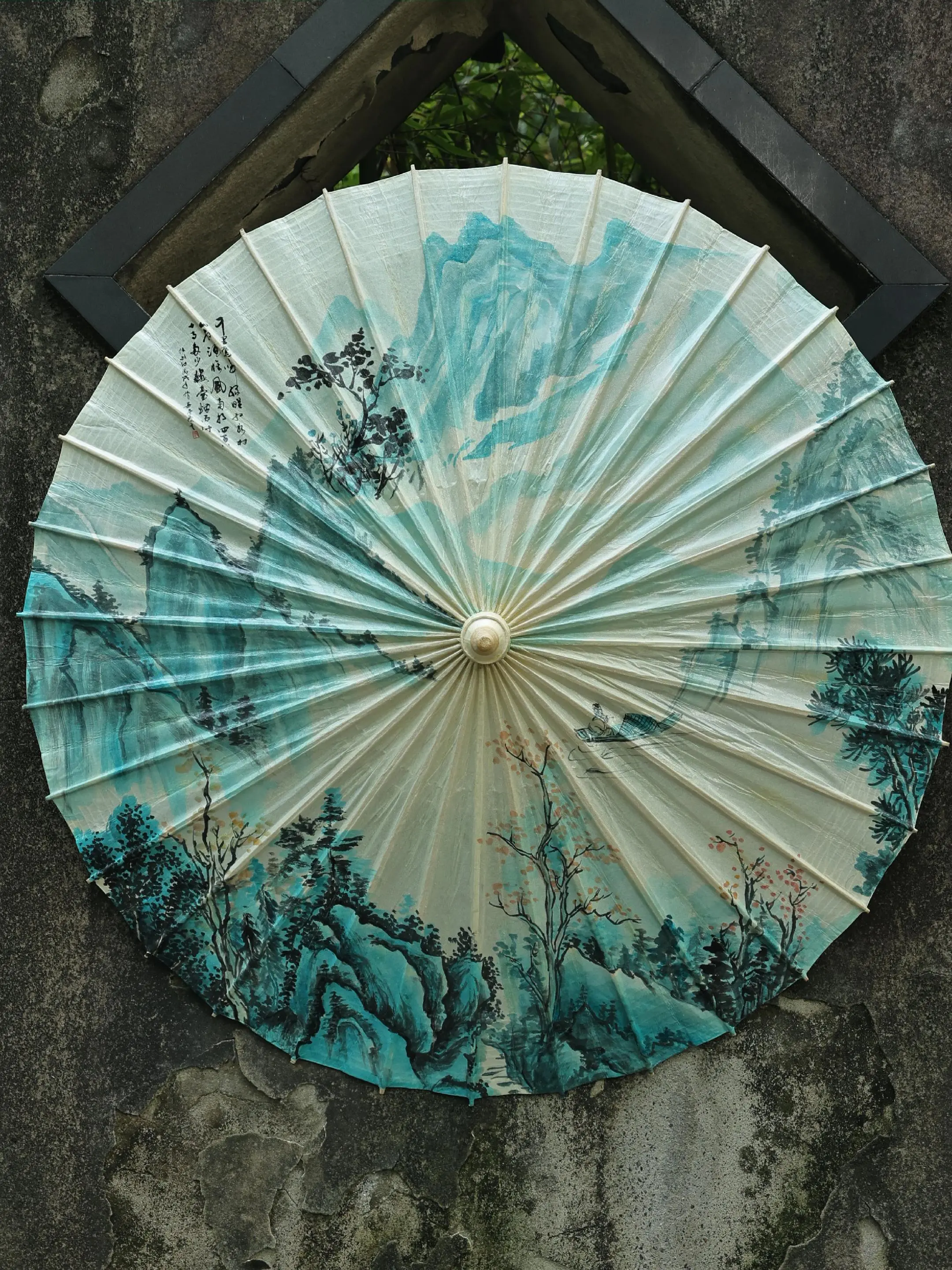 【山水系列】绿水行舟·油纸伞。伞骨撑起半方晴空，桐油香混着水汽漫上来...
