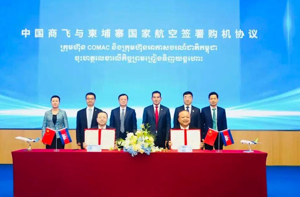 柬埔寨首相洪玛奈这次访华，给中国送了一份大礼！
在上海，柬方签约采购20架C90