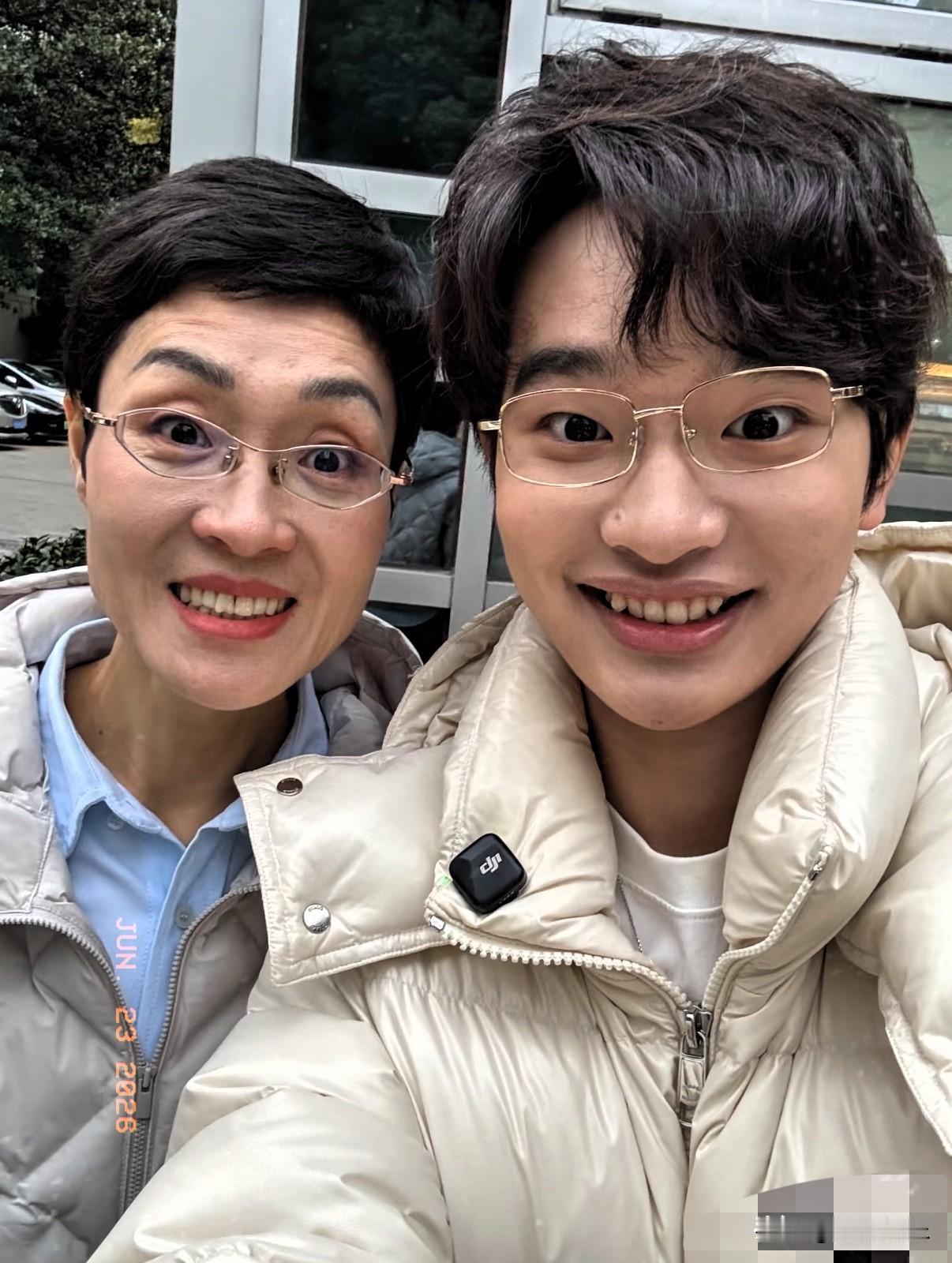 别只羡慕钟美美的出圈！
他的清醒和自律，远超同龄人

网上很多人都羡慕钟美美年少