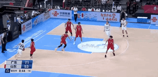 徐杰三分球命中，广东全运男篮领先21分了，比赛胜负悬念正在逐渐消失。全运会全运会