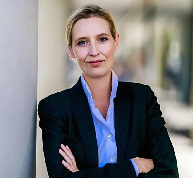 果然不出所料，才过去一年多时间，魏德尔的风头就已经超过了执政党墨茨，落选不是终点