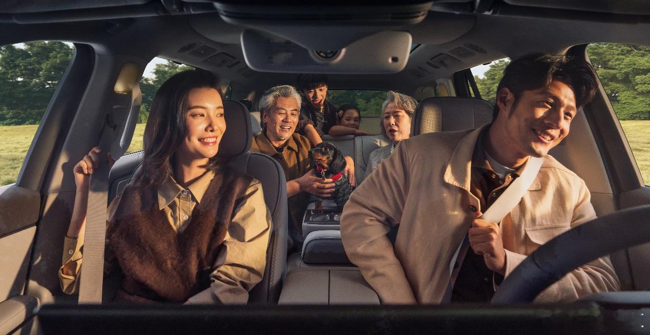 零跑D19满配豪华上市21.98万起零跑十年磨一剑，这次直接拿出王炸——全新旗舰