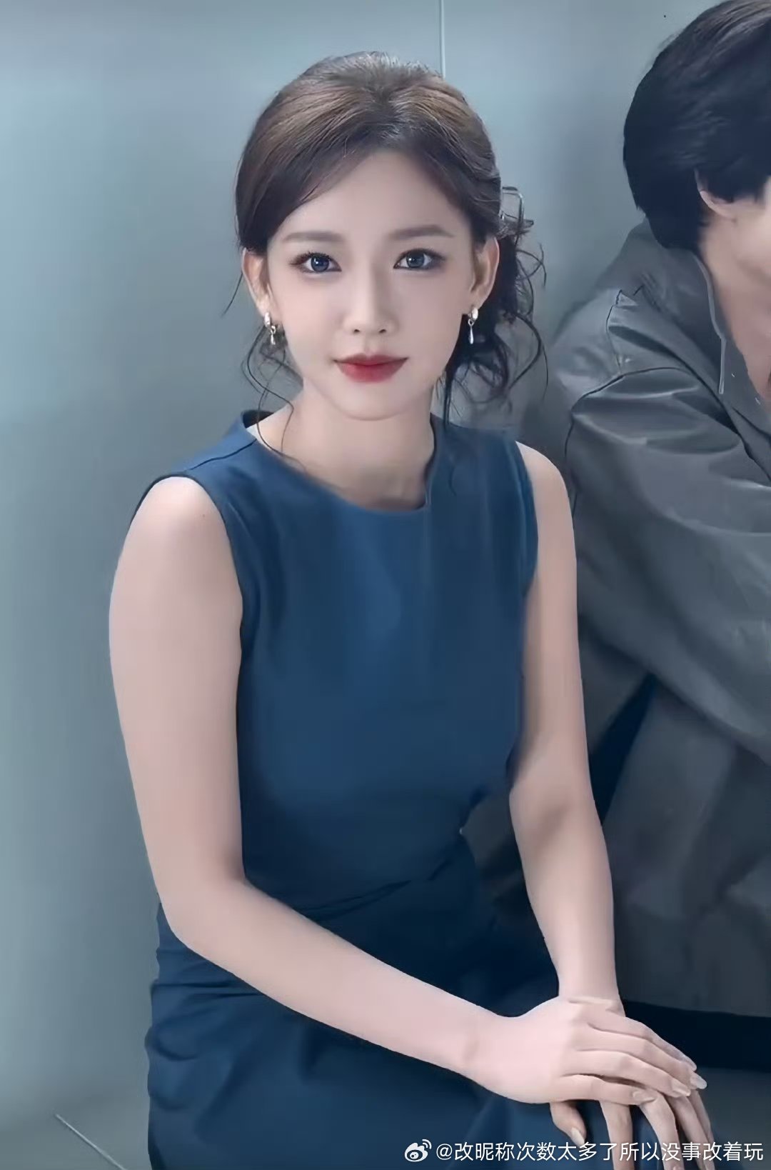 精修和没那么精的修剧里还要再下一档.周洁琼的比下有余就是剧里比她吴宣仪孔雪儿张淼