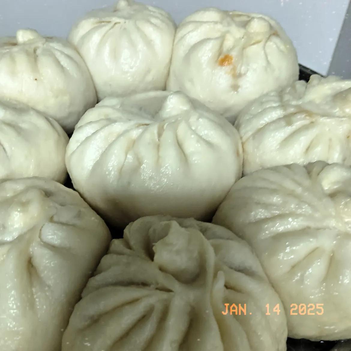上联:春播千亩稻
下联:秋收万担粮