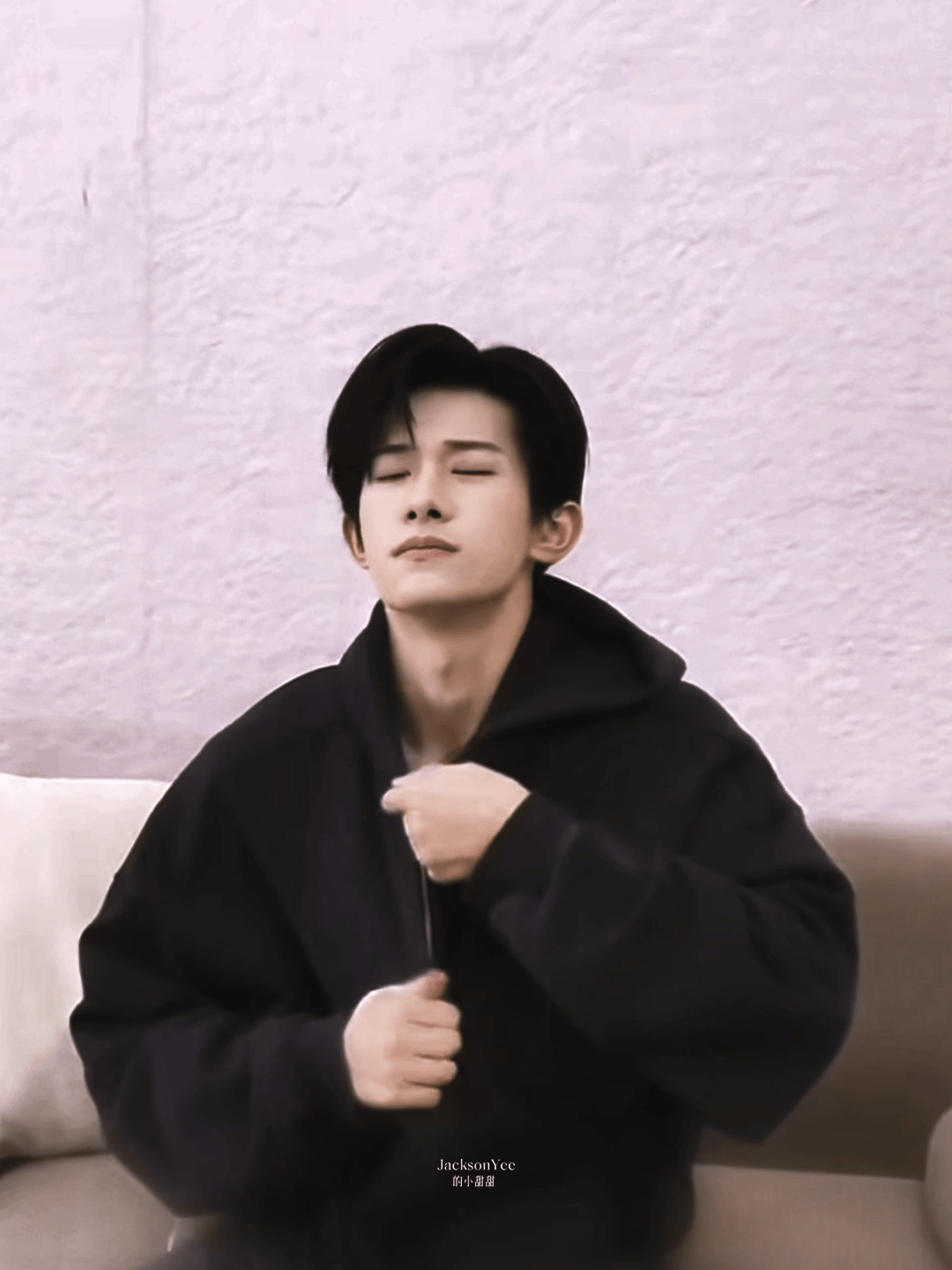 今天有点冷，多加衣服。​​​