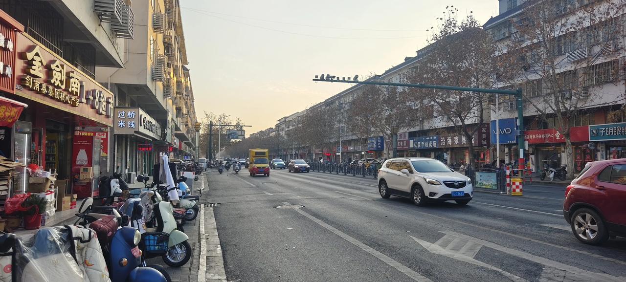 今年我不回家了，可以省点路费，今年你回家了吗？年底了回家过年了，有钱没钱回家过年
