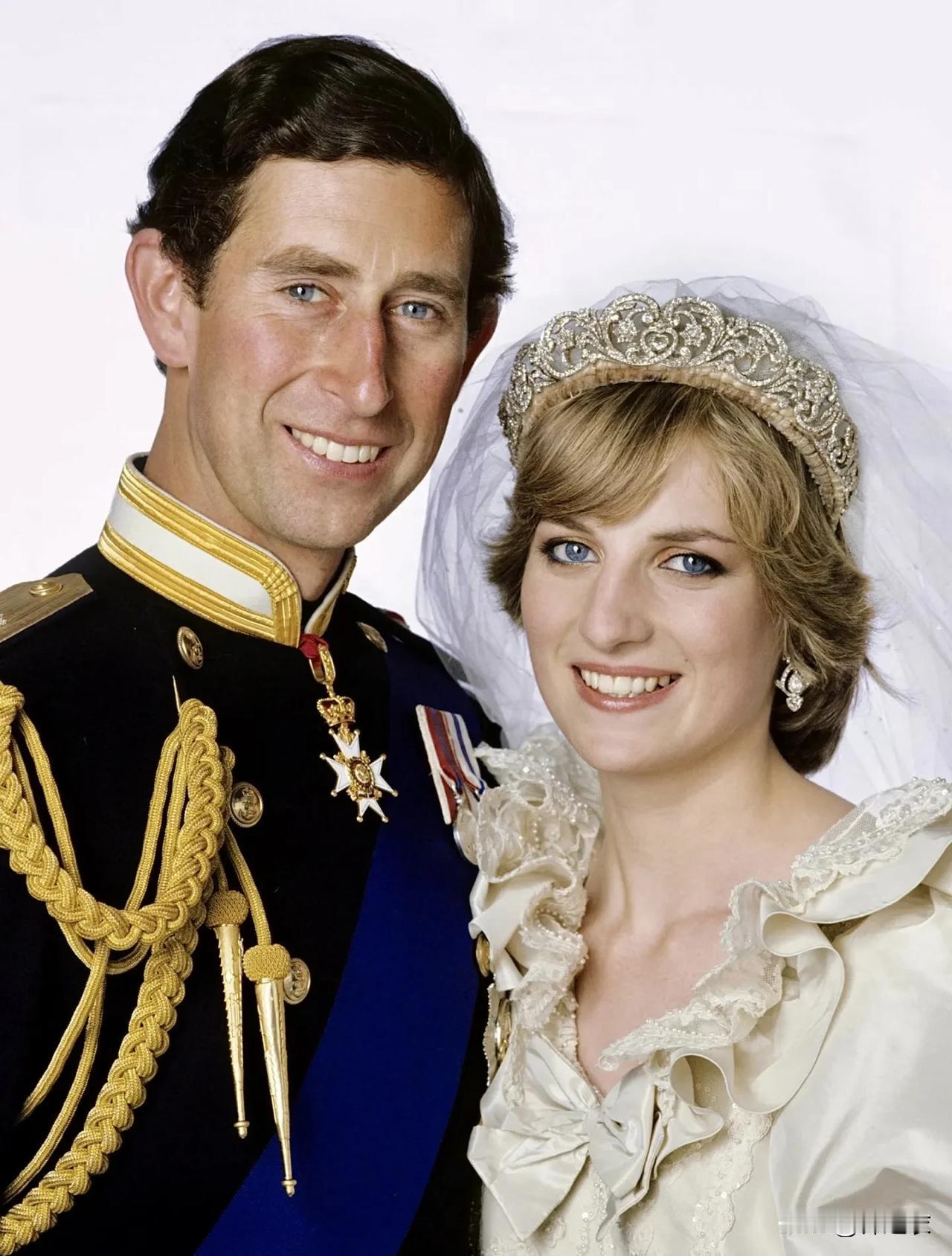 查尔斯为什么不喜欢长相漂亮性格单纯的戴安娜，而是喜欢长相平平的卡米拉呢。

我觉