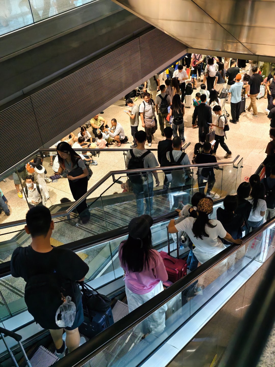 今日首都机场堪比春运都是被大雨延误的 北京·首都机场T3航站楼