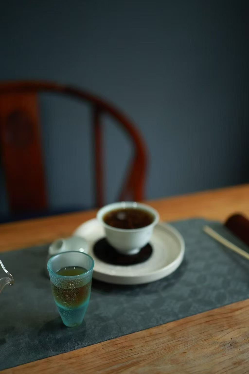 品茶赏器交友  一泡茶的时间，足够让心静下来….. 