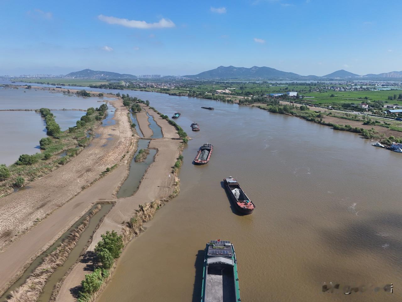 千里淮河流淌，不同河段有着不一样的风光。图为汛期后的马城段淮河风光，远处为荆涂二