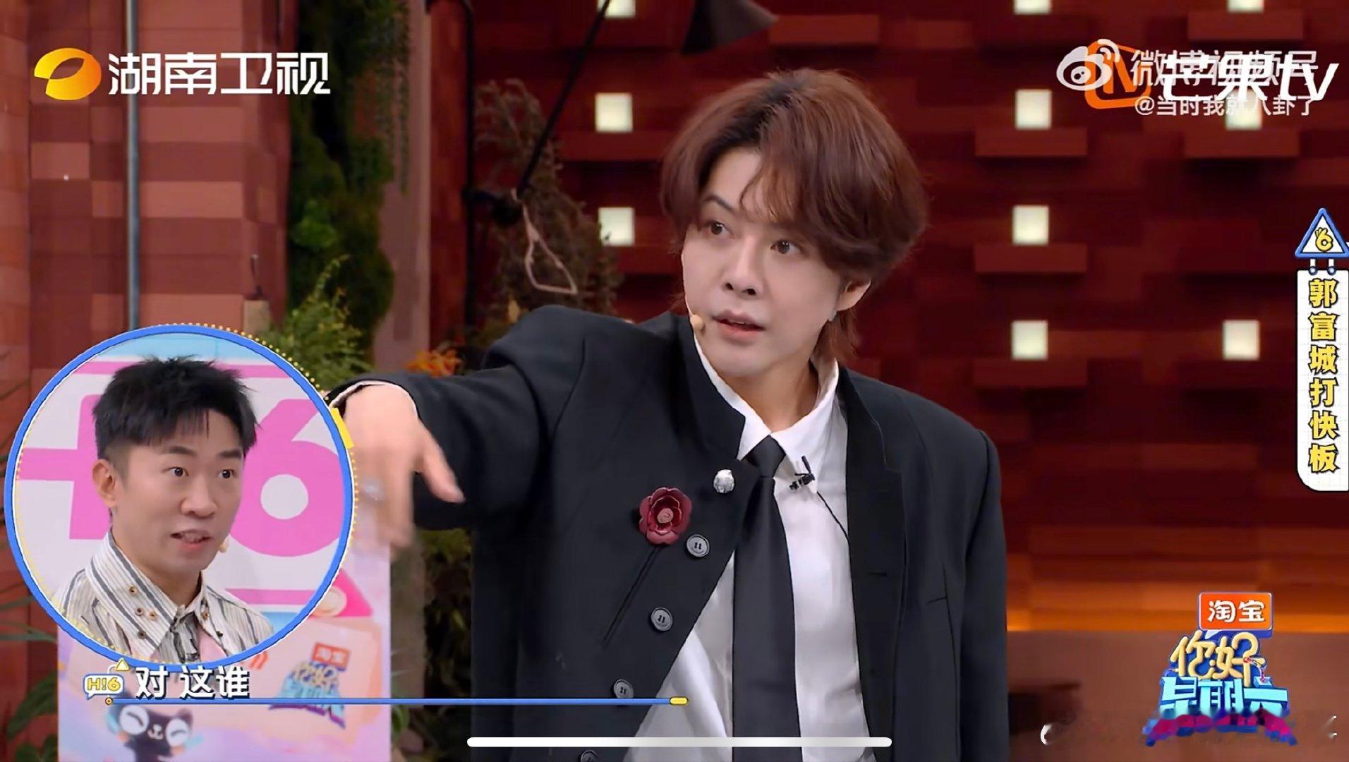 徐海乔的动作逐渐抽象起来 你好星期六画风突变的神！徐海乔从咏春到呼啦圈，越演越抽