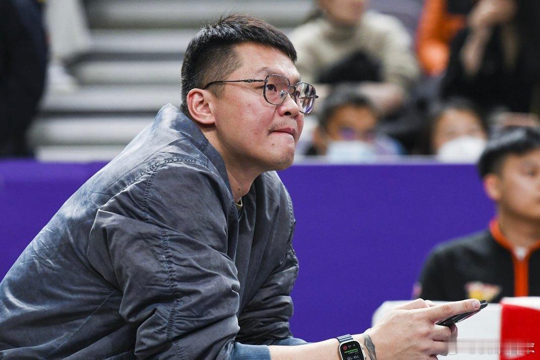 重磅交易来了[傻眼]！崔永熙和焦泊乔加盟广东宏远，终极4换2！龙狮得到了徐昕+陈