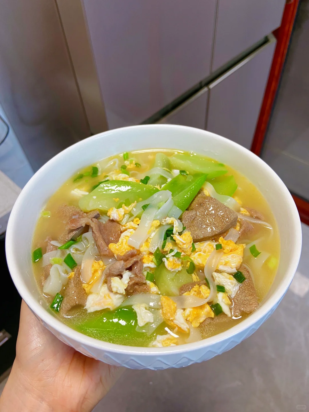 丝瓜瘦肉汤河粉 舒服落胃 很鲜很家常🍜