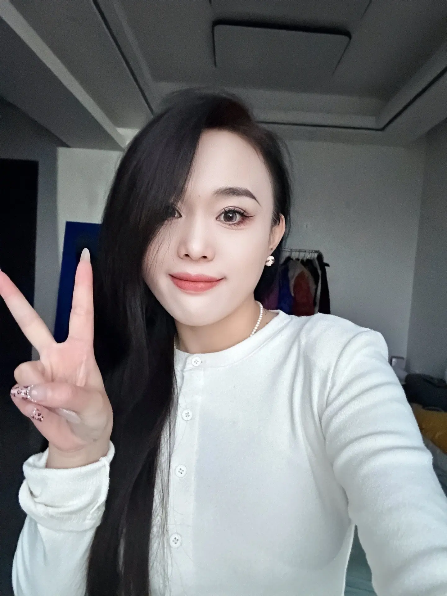 我爱钱但我并不物质 我爱人但我并不廉价 我真诚但我绝不是个傻子～ 我恋...