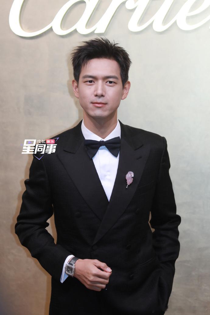 李现白敬亭张婧仪活动生图状态李现白敬亭张婧仪亮相同品牌活动李现白敬亭张婧仪风格碰