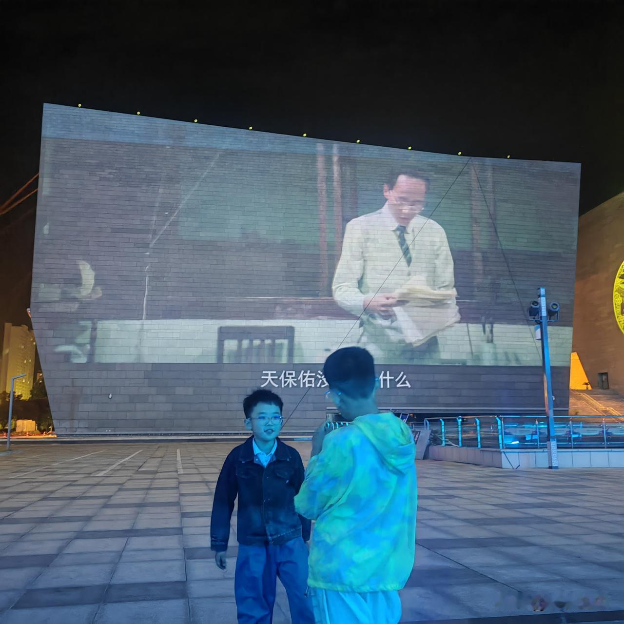 居然天天建党伟业？
我找不到影讯。
我是偶然踱步至此才知道晋中市博物馆有墙面电影