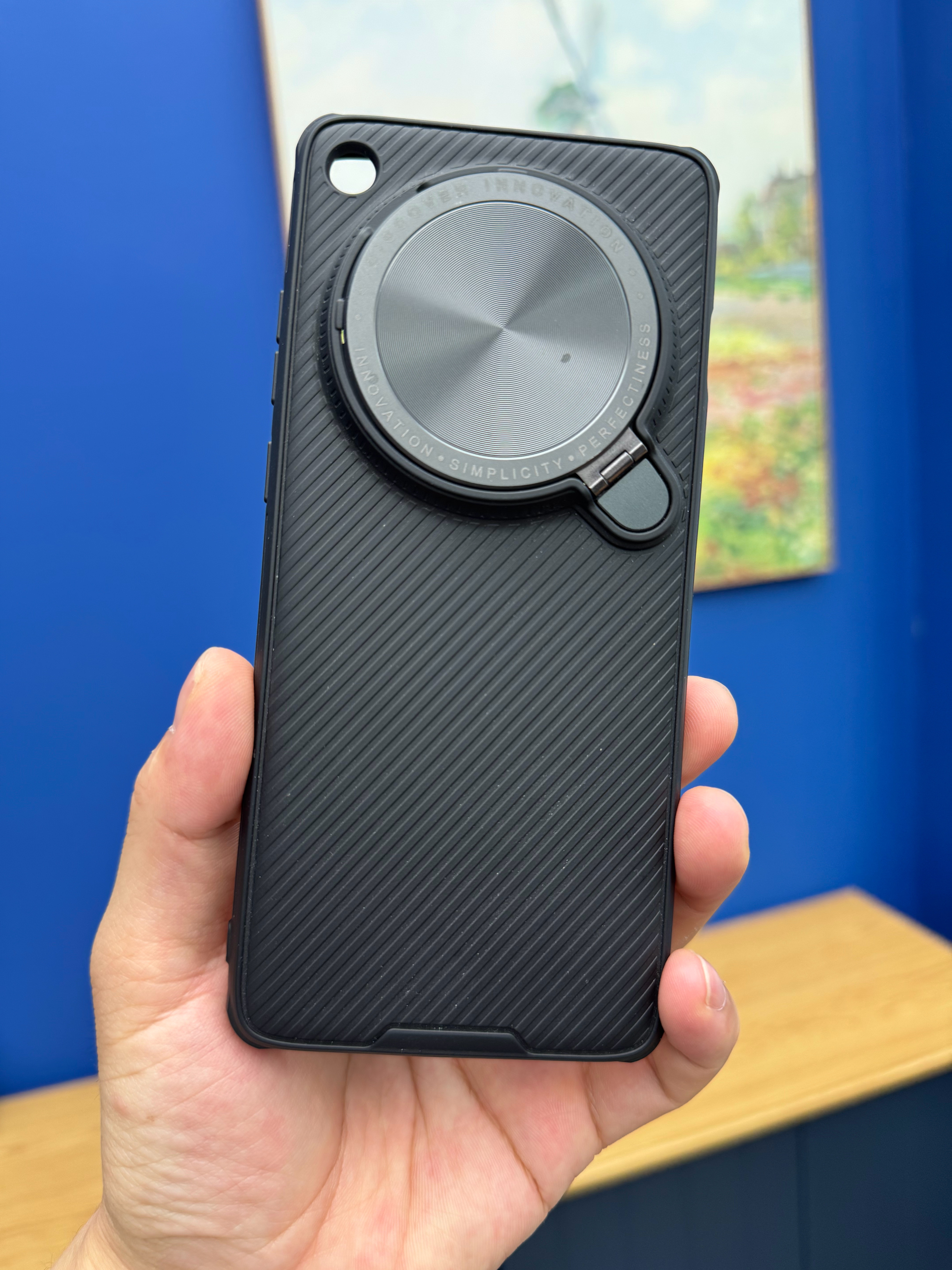 翻出一个库存积灰的OPPO Find X7 Ultra 的手机壳，耐尔金，之前拍